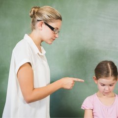 「うちの子、担任に嫌われてる…？」気づいた時、親はまずどうすべき？