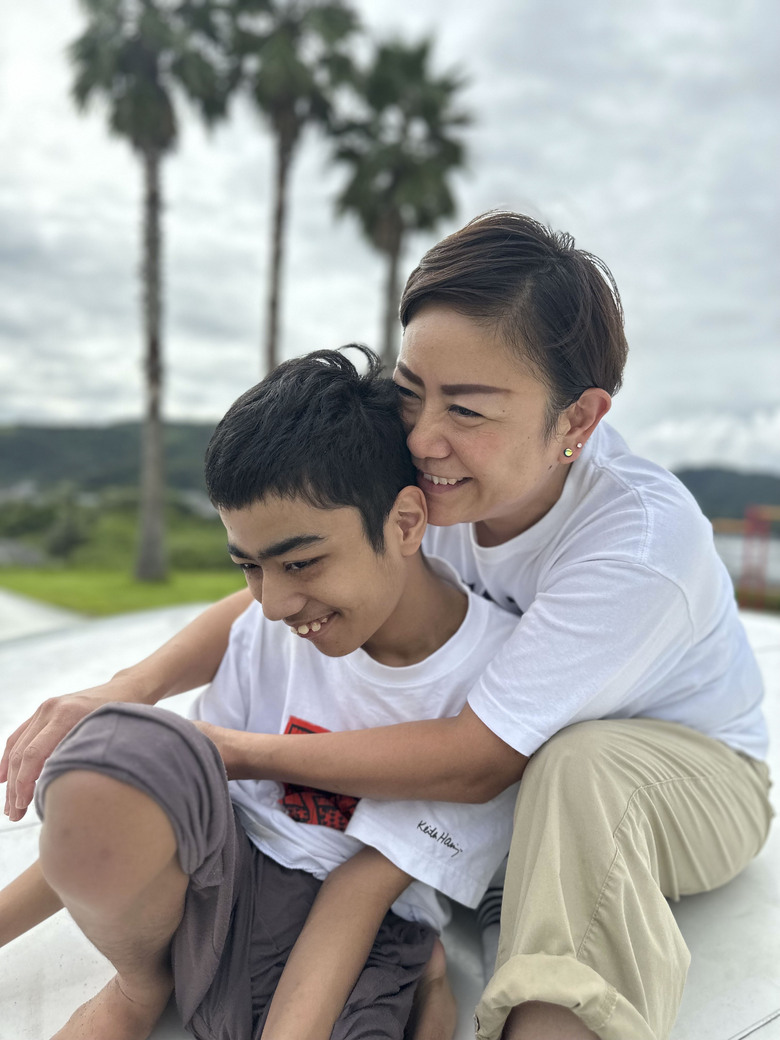 親子の愛情がつまった素敵な抱擁シーン