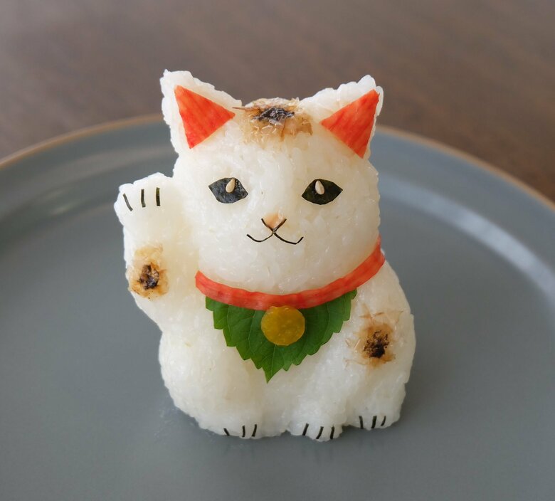 2022年2月22日の「猫の日」に投稿された「招き猫おにぎり」