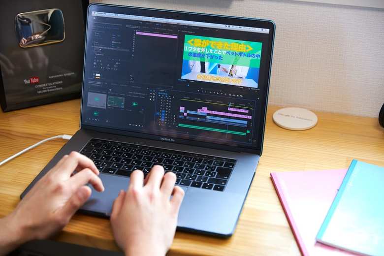 基本は板書重視だが、最近は画像の加工もするように
