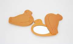 「鳩妻鏡」や「ポーポバッグ」！？豊島屋がダジャレ満載の鳩グッズを販売する訳