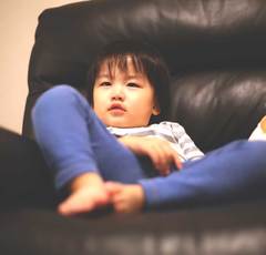 「テレビが子守」時代の終焉と子どもの成長に対する新たな懸念