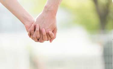 「結婚困難社会」悩める若者たちの「好きな人と結婚」が羨ましい理由