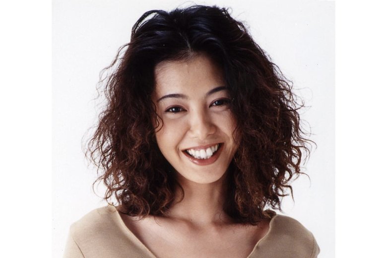 ソバージュヘアが似合う30歳頃の芳本さん