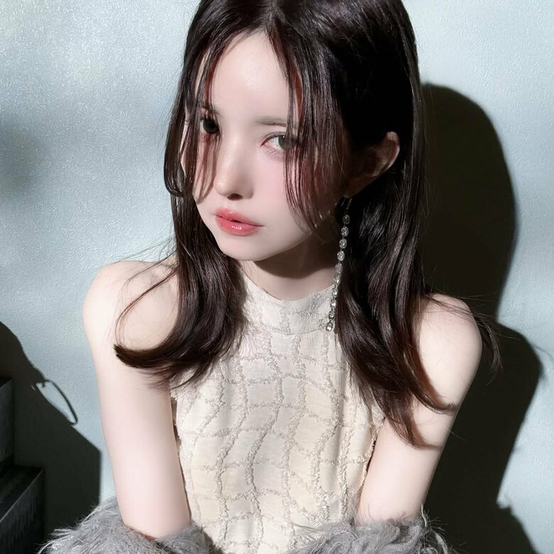 黒髪も話題を呼んだ益若つばささん