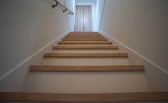 油断した!!招いた友人が勝手に自宅2階へ「もしかして…見られた!?」