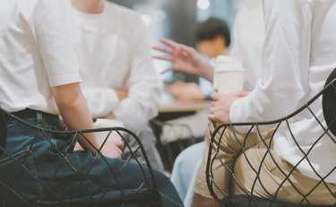 「ヤバい」「エモい」を会話で呪文のように連発する人が陥るある問題