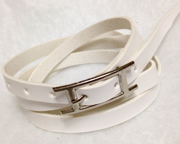 白いロングベルトの画像