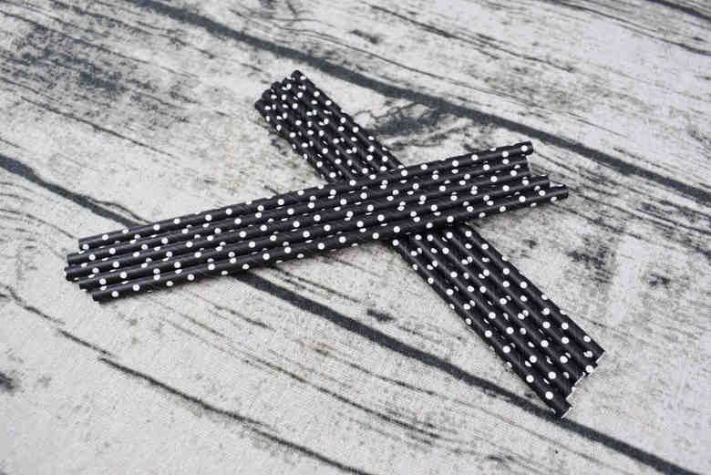 セリアのおすすめキッチン用品「ペーパーストロー ストライプ・ドット」の実物画像03