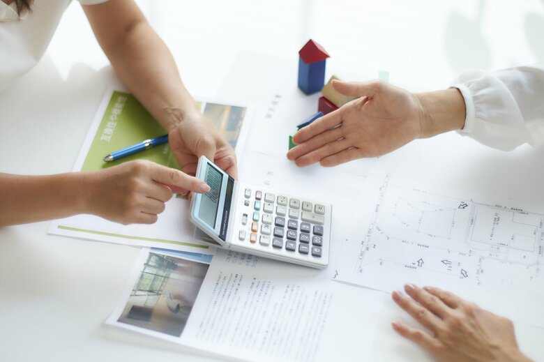 査定のイメージ写真(PIXTA)