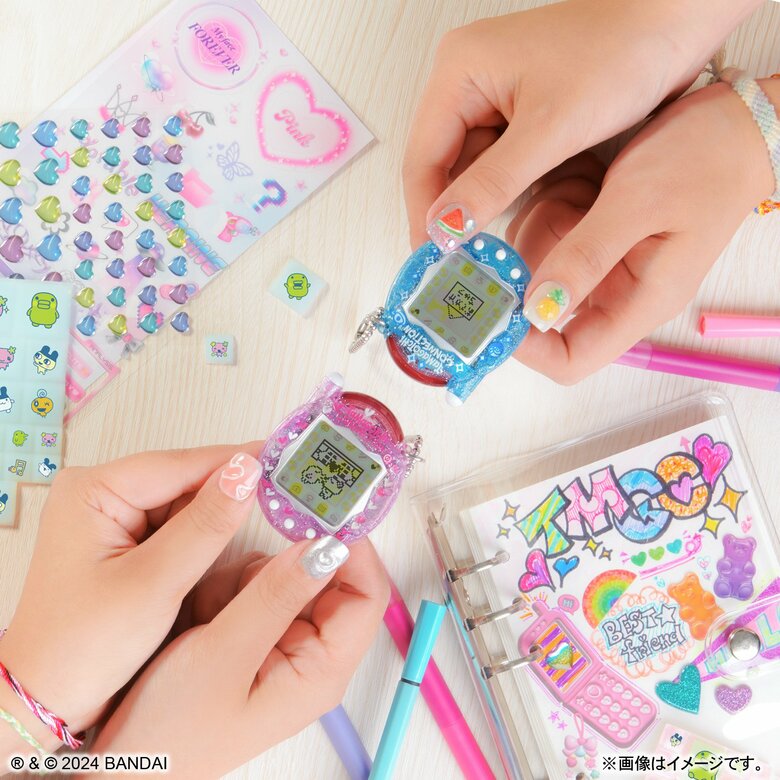 2004年当時のたまごっちを令和風にアレンジした2024年発売の「Tamagotchi Connection」／(C)BANDAI