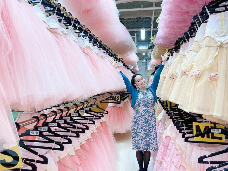 衣装保管会社への取材など、バレエへの理解を深めてもらうための仕事も積極的に行う松浦さん