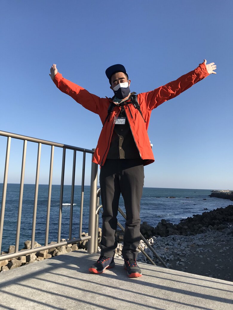 東北の被災地の沿岸部を歩くなすびさん