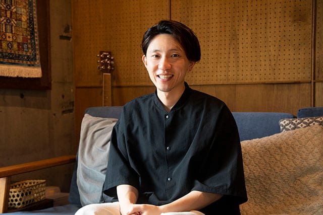 ゴウキさん：大分県出身。食のクリエイティブディレクター、ブランディングプロデューサー。大学では航海術や海洋環境について学び、卒業後は海事鑑定人として働く。その後共創プランナーとして企業の商品開発に携わる。2017年に株式会社TETOTETOを立ち上げる。