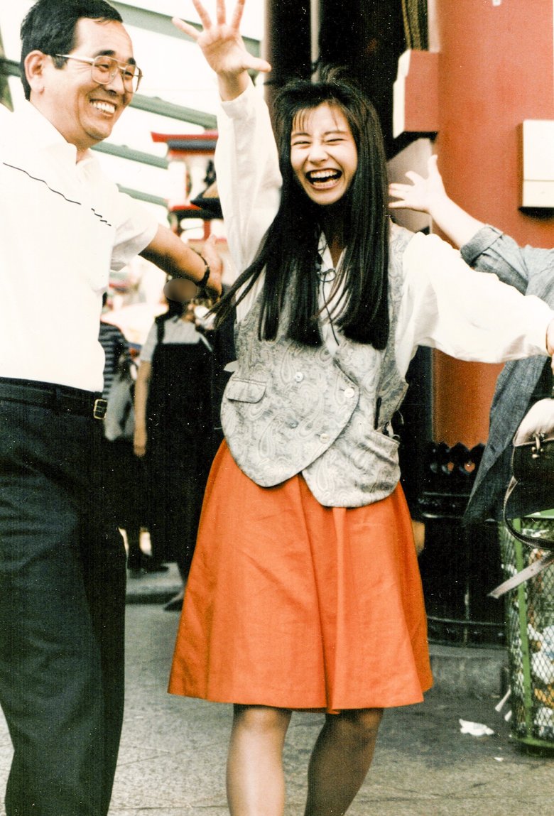 父親とピースサインの千堂さん