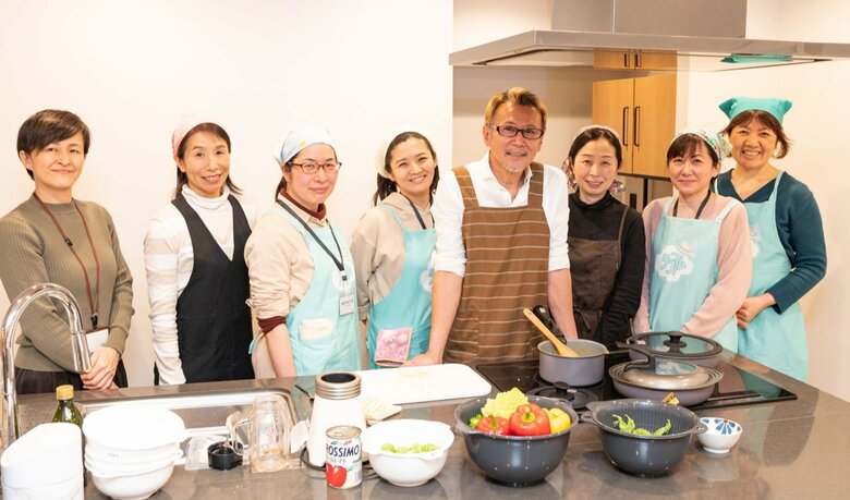 2021年からは産前産後の訪問ケアサポート「リラコム」をスタート。家事サポートをするスタッフのために、プロの出張シェフから料理を学ぶ教室を開催