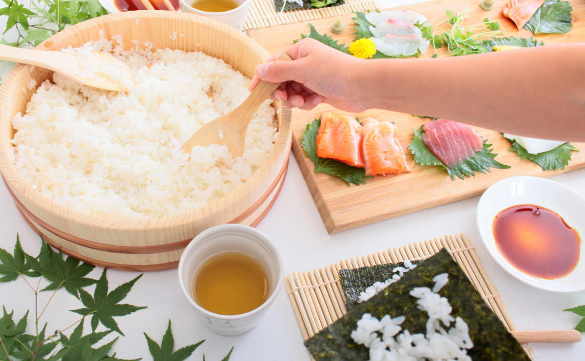 今晩のおうちご飯は手巻き寿司！ 便利な「巻き芯」ならプロの味を簡単再現｜CHANTO WEB