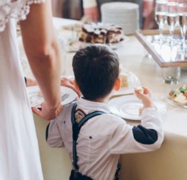 「結婚式は子ども参加不可」と言われたほうがママは気がラク!?