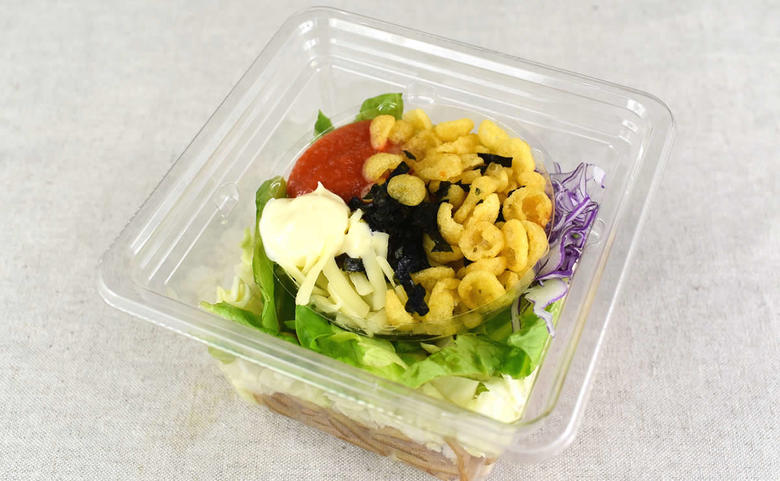 ファミマのおすすめサラダ「明太もんじゃ風味サラダ」のアップ画像