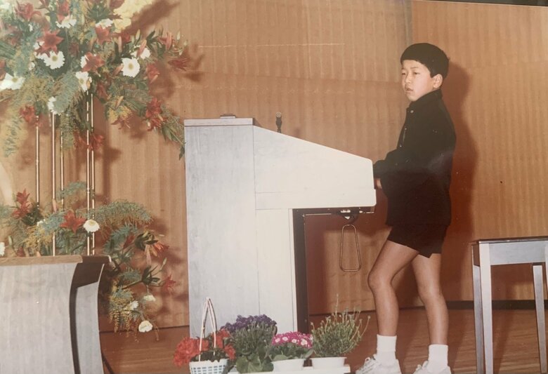 小学生のころからいじめを受けていたが、学校は休むことなく通い続けた