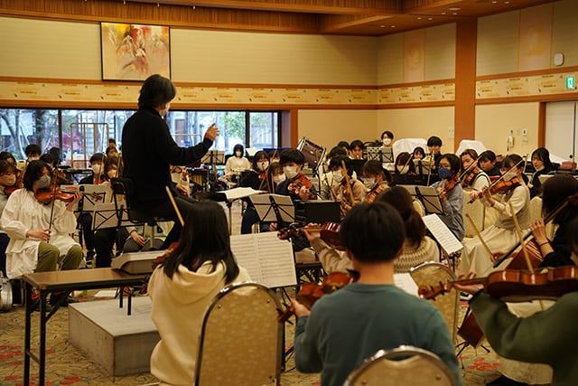 2月、福島県に集まった東北ユースオーケストラの団員たち 