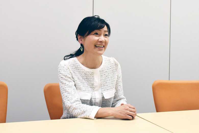 「広報への異動はやっぱり驚きましたね」と話す春日さん