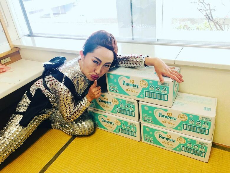 「トゥームレイダー！！」アンジェリーナ・ジョリーのものまねをするキンタロー。さん