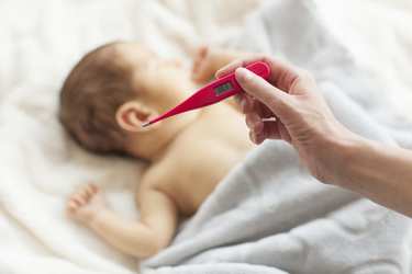 【小児科医の解説】乳児の発熱は「生後3か月」で分けて考えるのが必要