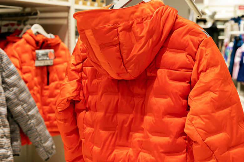 ワークマン女子 エアロストレッチアルティメットフーデットパーカー背面