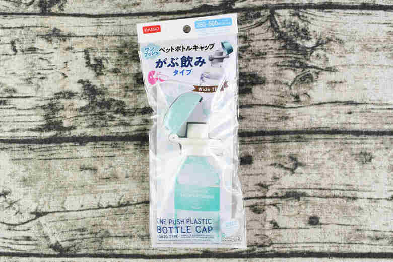 ダイソーのおすすめ商品「ワンプッシュペットボトルキャップ がぶ飲みタイプ」のパッケージ画像