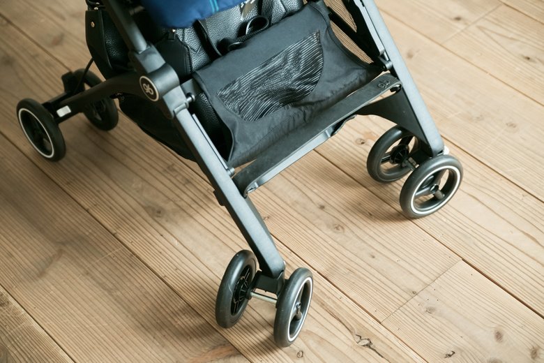 ▲長時間の移動をともなう場合は、走行性にすぐれたファーストベビーカーと使いわけするのがいいでしょう。