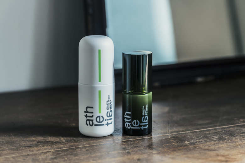 （右）アスレティア ミルキィオイルセラム 30ml 7000円（税抜）パラベン、シリコン、鉱物油、合成着色料、石油系界面活性剤フリー　（左）アスレティア チューニングアロマ ヘアミルク 100ml 3500円（税抜）パラベン、シリコン、鉱物油、合成着色料フリー