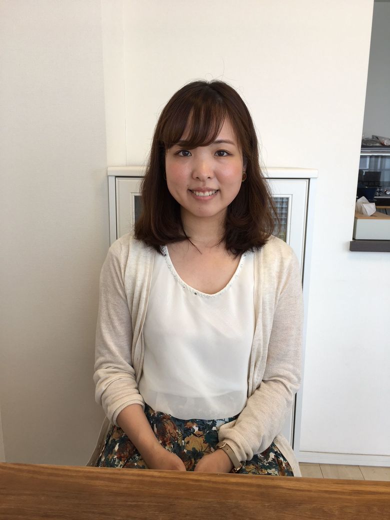 32歳。IT関連企業で管理・営業事務に従事する。時短勤務中。夫と息子（2歳）の3人家族。東京都在住。2016年2月より「ココナラ」でイラスト制作の副業を行う。会社には副業の許可を得ている。