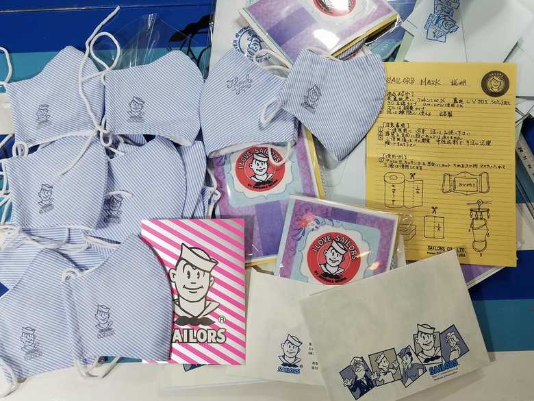 問い合わせが殺到したマスクの配送準備の様子