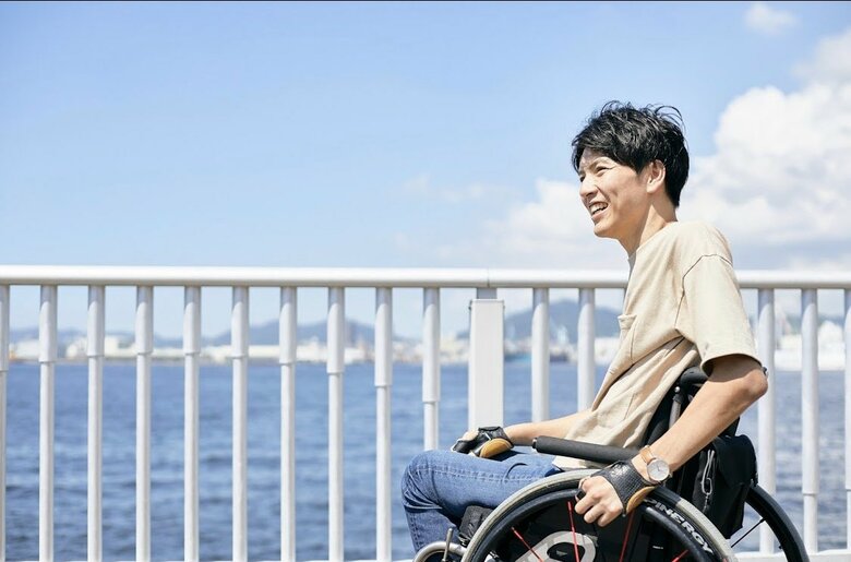 最初は車いすを自分でこぐことも難しかったそう