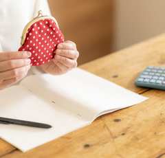 キャッシュレス化で“ミニ財布”が大人気「会計もおしゃれに！」