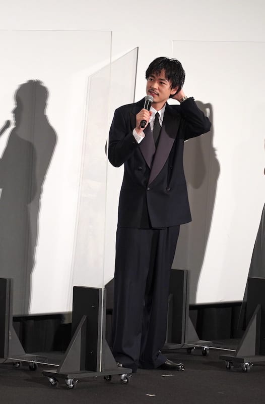 映画『まともじゃないのは君も一緒』に出演した成田凌