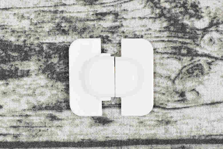 セリアのおすすめ商品「冷蔵庫引出サイドロック」使用中画像