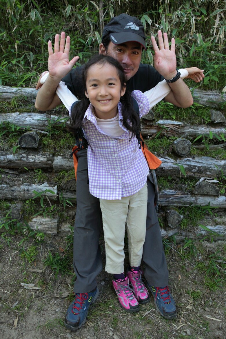 かわいい笑顔は現在も健在！幼少期の絵子さんと父の野口健さん