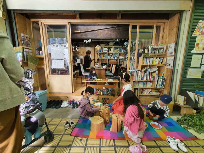 地域貢献応援制度を利用して、空き家・空き地活用に参加する様子