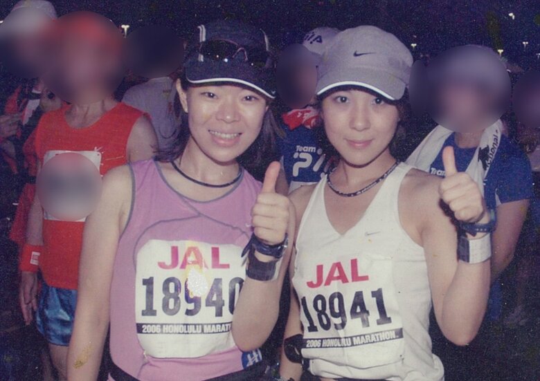 2006年初めてフルマラソンを完走（佐藤さんは左）