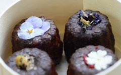 北鎌倉で話題「お花のカヌレ」に隠れた愛の物語