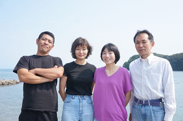 2016年に熊本県天草市に移住した筒井さん夫婦（写真右側）。今年、現地の漁師夫婦と一緒に会社を設立した