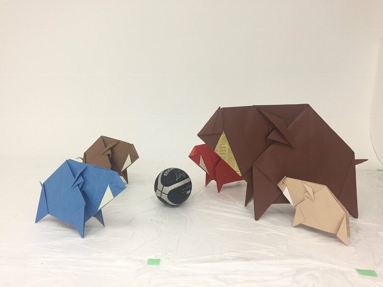 かかずさん作の折り紙。イベント用に特大サイズで