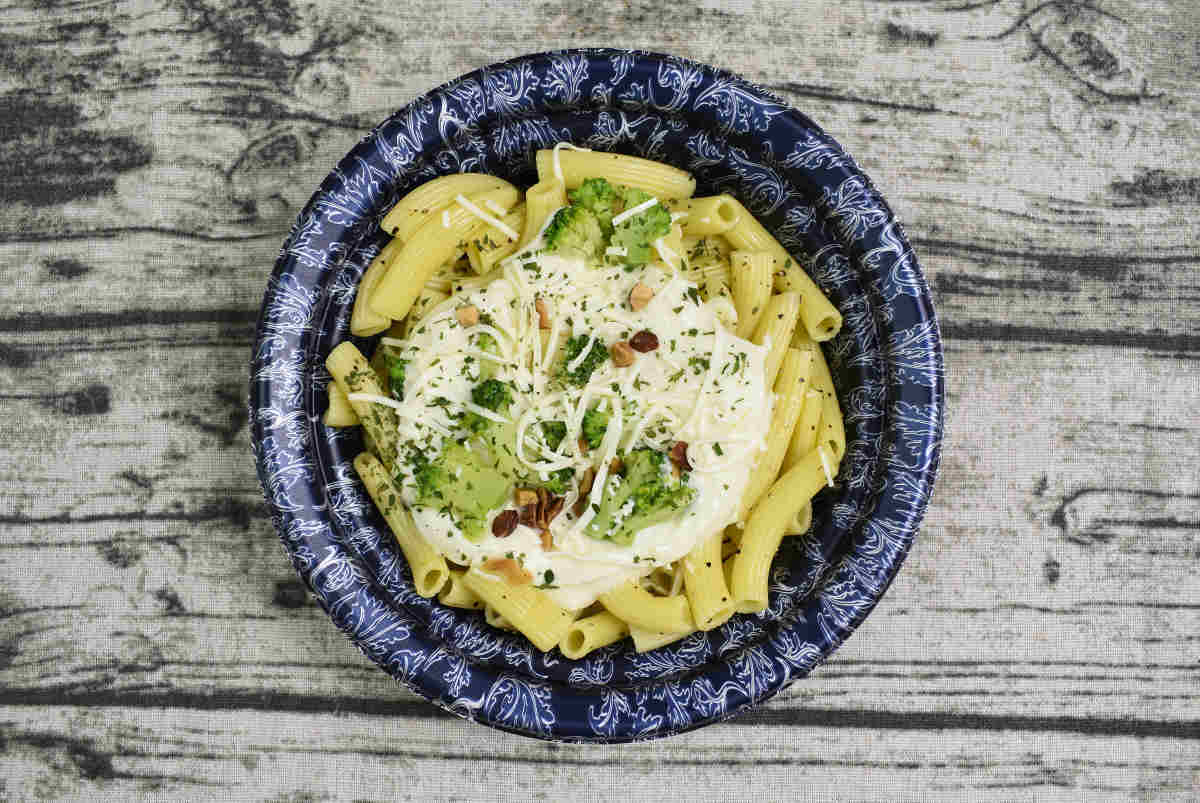 ローソンの人気パスタ「「もちプリッ! リガトーニ クアトロチーズ」の実物画像