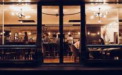 飲食店で「注文はドリンクのみ」はマナー違反!?「納得いかない」