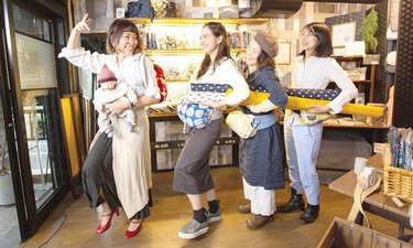 週2日で営業時間はたった4時間「抱っこ紐カバー専門店」にそれでもママたちが集まる訳