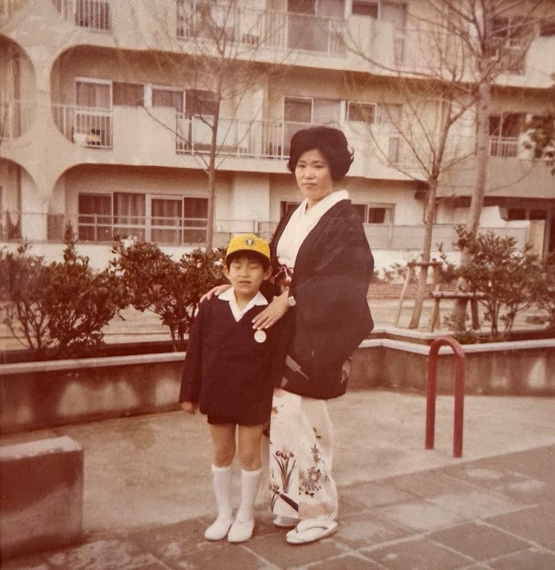 母と小学生時代のなだき武さん