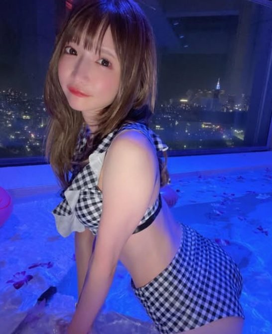 「大食い」とのギャップが…見とれる水着姿