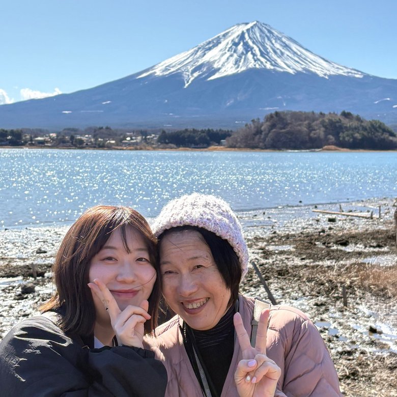 富士山を背景に長女と記念撮影